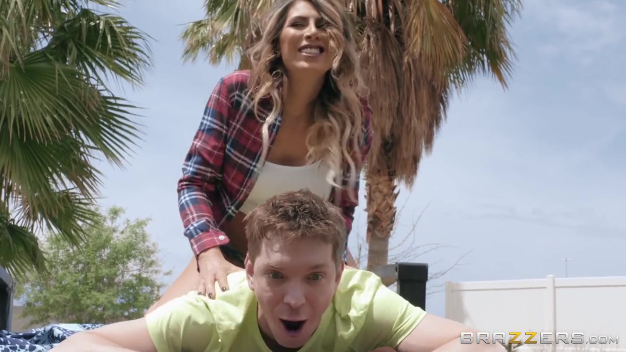 Жігіт помпамен сорылған кисканы трахает