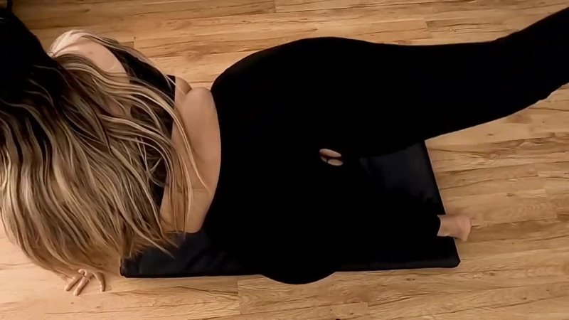 Олар спортсменді трахает, мүшесі оның кискасына кіреді Олар спортсменді трахает, мүшесі оның кискасына кіреді