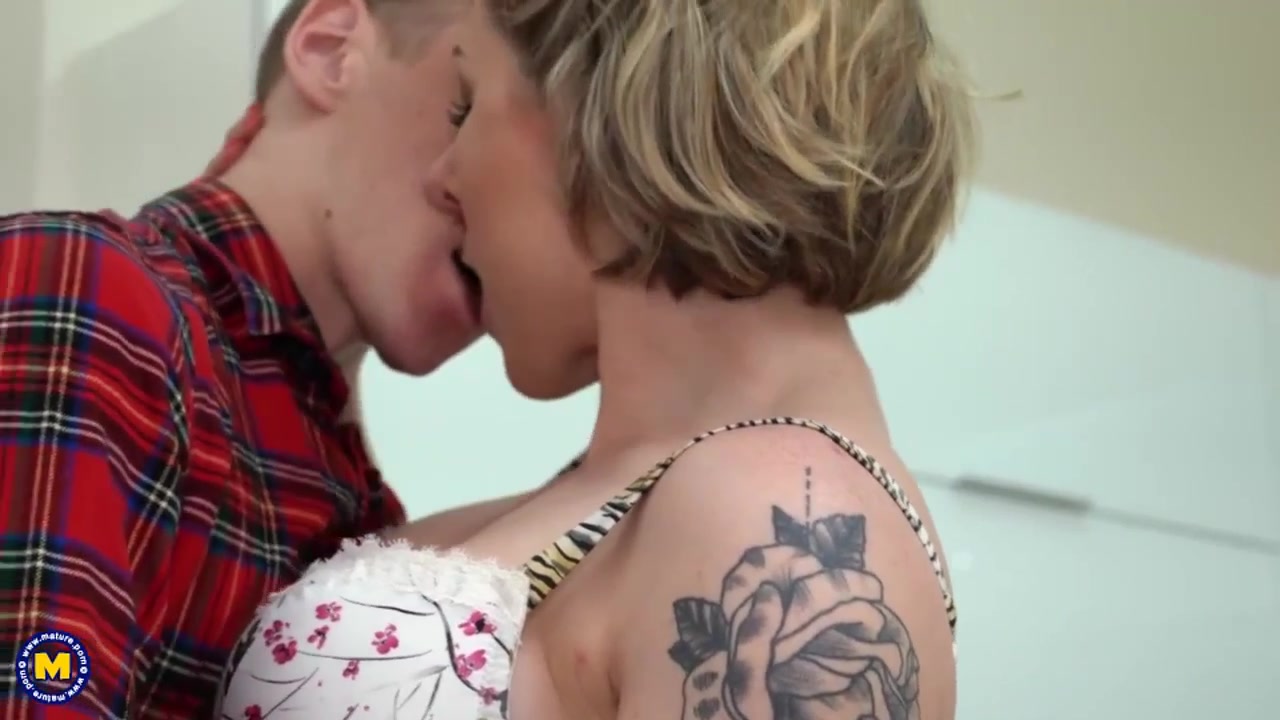 Қара әйелмен жыныстық қатынас талқылауы Порно