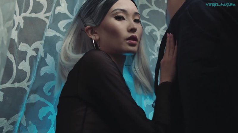 Юбканың астында пәк қыз бар