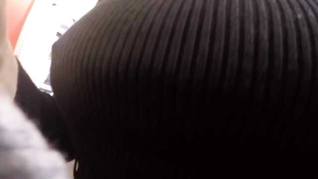 Dziewczyna wali konia wszystkie dziury w przymierzalni