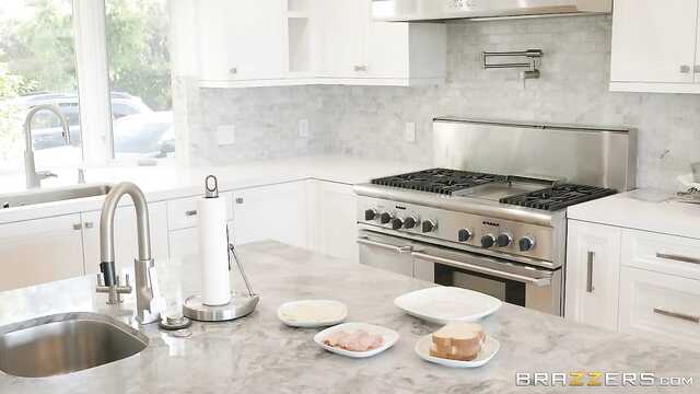 Две грудастые лесбинки: оргазмическое удовольствие.