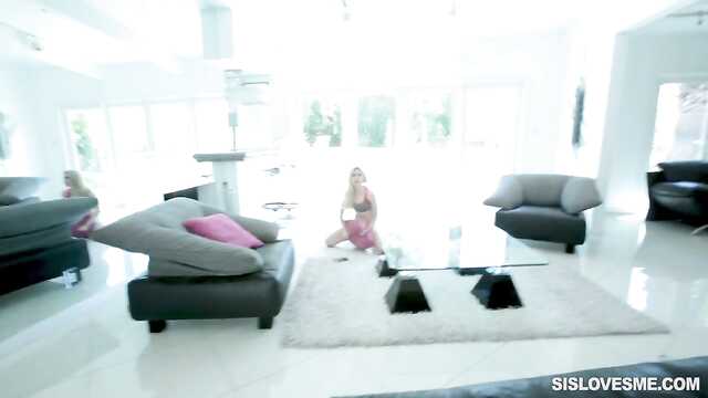 Liebhaber zog den sex mit einer brillenartigen Blondine ab