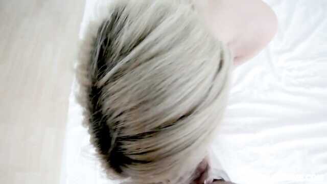 Liebhaber zog den sex mit einer brillenartigen Blondine ab