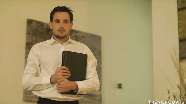 Delikatny seks z brunetką kończy się orgazmem