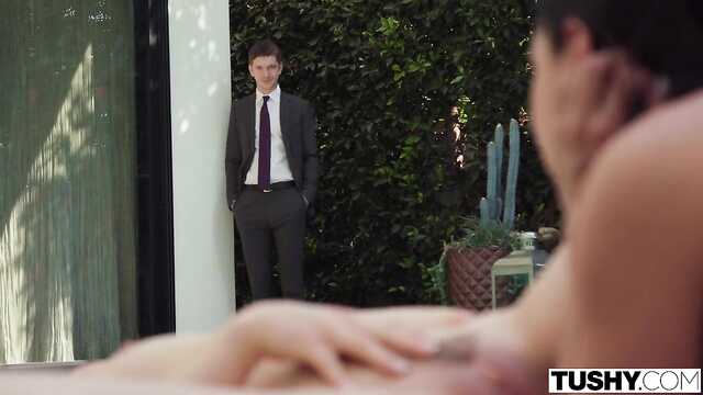 Sąsiad rozłożył dwie dziewczyny na seks analny