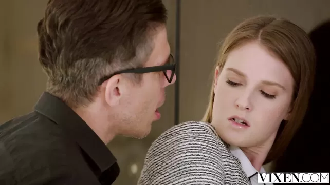 Тәжірибелі ер адам жас жұлдызшаны оргазмға жеткізеді