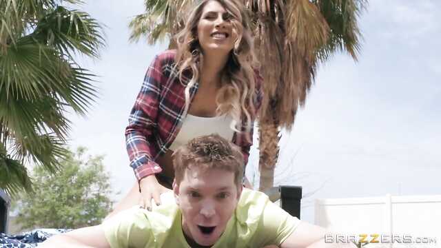 Жігіт кончил в письку сисястой анама