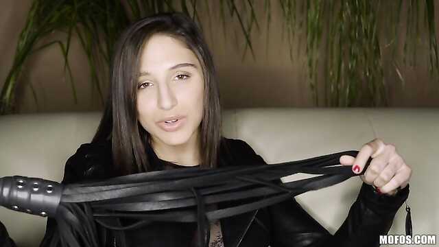 Господин использует ротик и вагину соседки