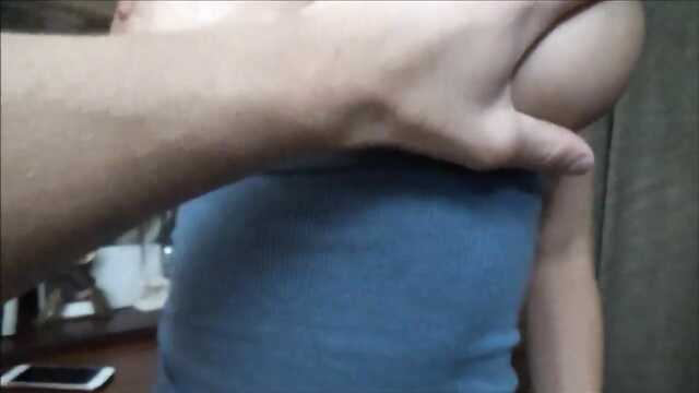 Brunetka w pracy przespała się z kolegą