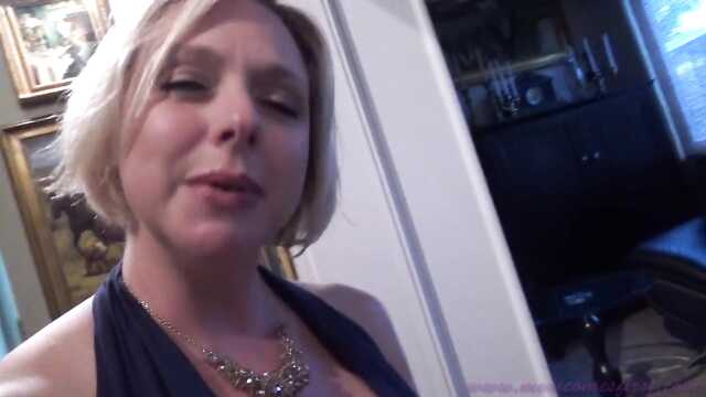 Страсна милфа дає раком досвідченому мужику