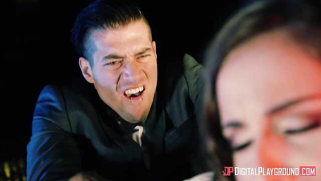 Бабы и красавчик в ночном клубе