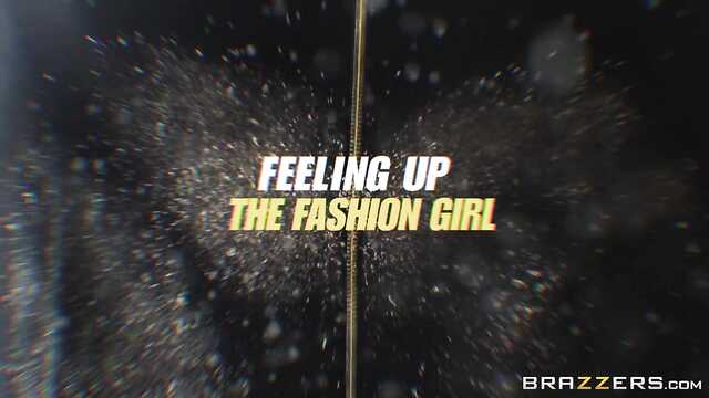 Mamuśka rozłożyła nogi przed brutalnym kochankiem