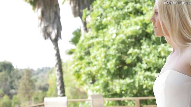 Брутальный жесткий танец с блондинкой в письке