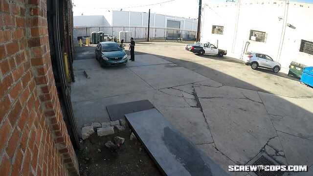 Glina bezpośrednio na ulicy pieprzy się z latynoską