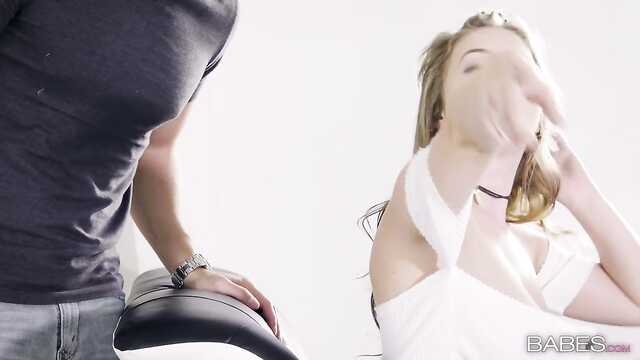 Блондинки помогают избавить яйца от спермы