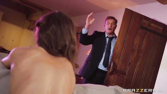 Dobra robota pieprzy się z doświadczoną kobietą i naćpany szczęściem