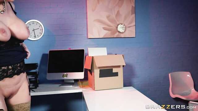 Босс Открывает Секрет Влагалища