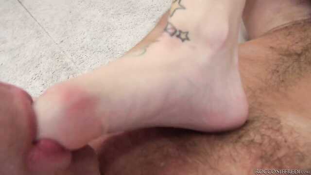 Студентка выступает в частном порно с мужиком.