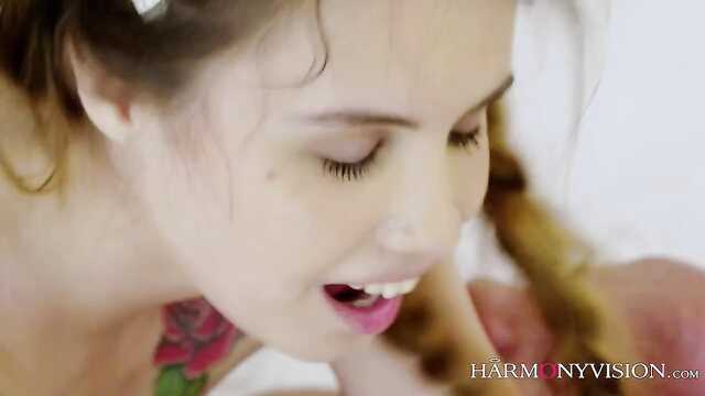 Facet przyjechał do przyjaciela i pieprzył w cipkę jego córkę