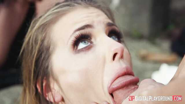 Blondynka dobrze pieści dwa imponujące penisy