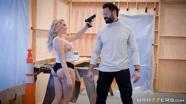 Przystojny naciągnął dupek dziewczyny na Duży penis