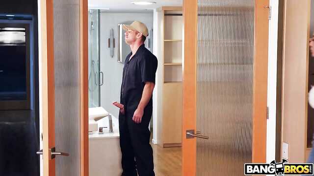 Качок өте жақсы долбит сисястую подруги в пиздень