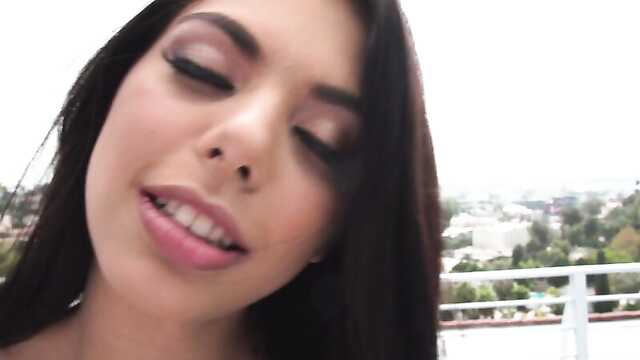 Путане получила толстый хер в задницу.