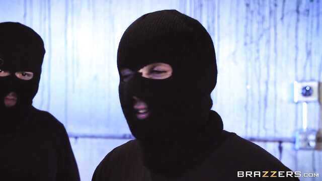 Милфа: Наслаждение групповой страстью.