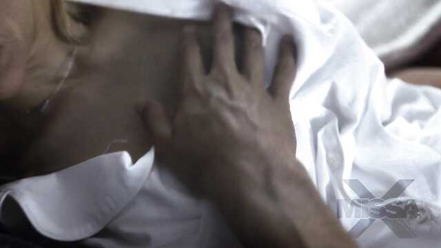 Бала трахает жетілген әйелі досы және cums оған аузына