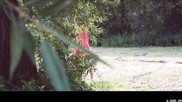 Сисястая лесбиянка развела молодуху на куни және мастурбация пизды