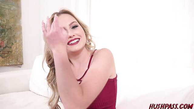 Blondynka na castingu jęczy jak suka od długiego penisa w pochwie