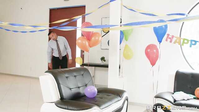 Сексом в честь Дня Рождения: как жена порадовала своего мужа.