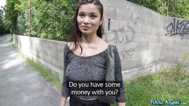 Thai Schlampe wird in einer Gasse mit einem pick-up-Truck gefickt