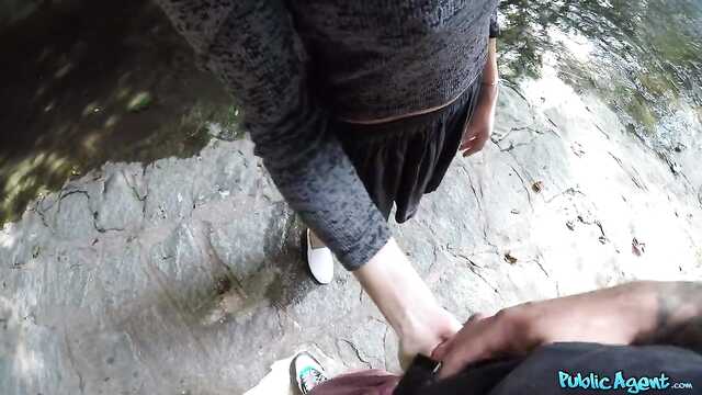 Thai Schlampe wird in einer Gasse mit einem pick-up-Truck gefickt