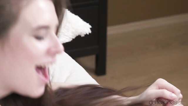 Delikatny seks młodej Rosyjskiej pary studentów