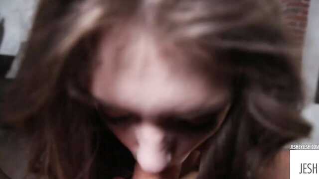 Кошка Елена: Совершая Лесби-Действия с Елдой