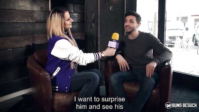 Блондинка с большими сиськами: камшот от прыжков!