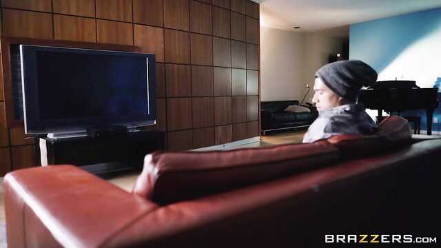 Татуировка и розовое счастье: Милая тёлка несмотря ни на что!