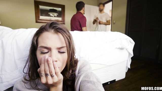 Анальный секс в первом лице с шатенкой.