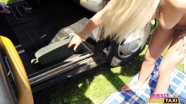 Фейк-такси: Лесбиянка, природа и вылизанная вагина.