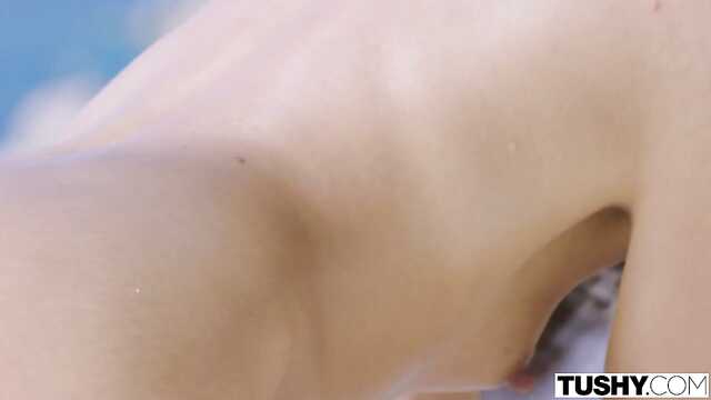 Романтика природы: анальный секс брюнетки.