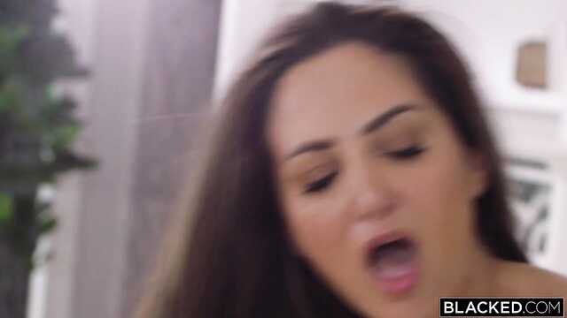 Zgiął nowotworem busty i uderzył czarnym chrzanem