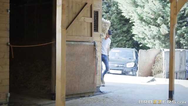 Ковбойская шляпа и прыжок с ракеты