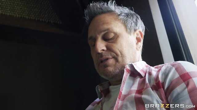 Poprosiła o broń do uroczego sąsiada