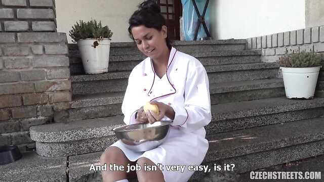 Por Dinheiro fodendo uma cozinheira Peituda