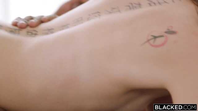 Dwóch Murzynów dziurawe szpary młodej laski