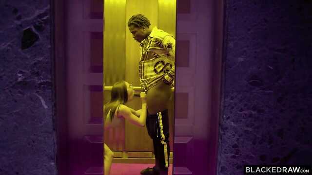 Негр на черном хрене: мандой