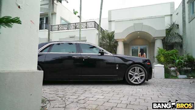 Zdjął piękną laskę i bezczelnie wykorzystał jej cipki