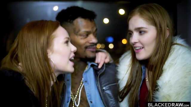 Захватывающий Трио: Негр с двумя Рыжими.